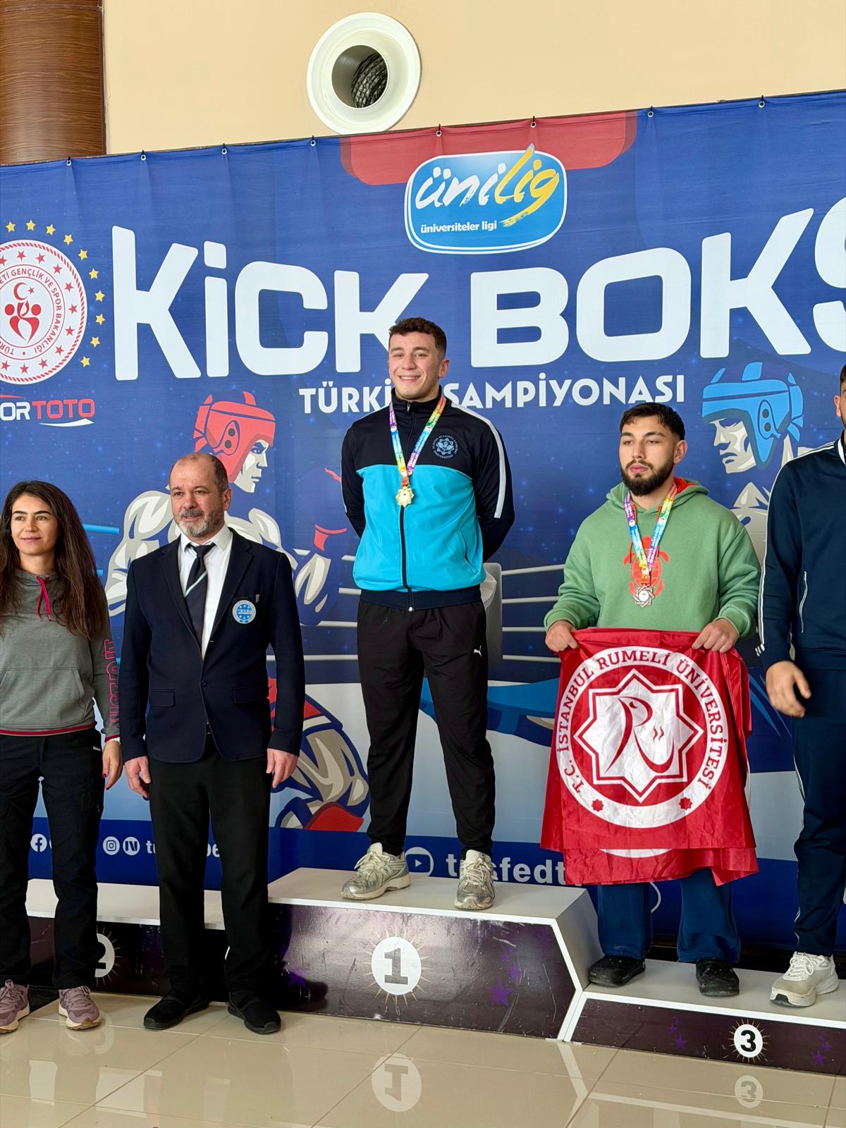 Üniversitemizden Sporda Büyük Başarı: Öğrencimiz Arda Baş Türkiye Kick Boks Şampiyonu Oldu