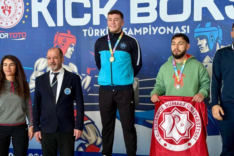 Üniversitemizden Sporda Büyük Başarı: Öğrencimiz Arda Baş Türkiye Kick Boks Şampiyonu Oldu