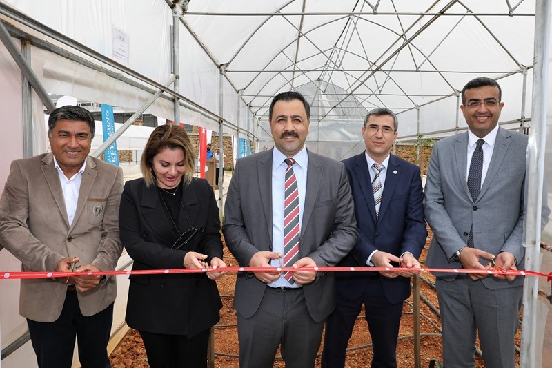 Alanya Alaaddin Keykubat Üniversitesi (ALKÜ) Biyosistem Mühendisliğinde Tropikal Meyveler Üretim Serası törenle açıldı.