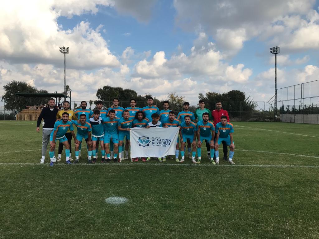 ÜNİVERSİTEMİZ FUTBOL TAKIMI İLE NTG FOOTBAAL CLUB DOSTLUK MAÇI