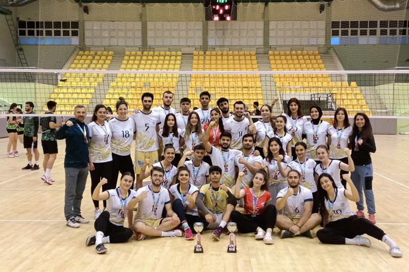 ÜNİVERSİTEMİZ VOLEYBOL TAKIMLARI SÜPER LİG YOLUNDA