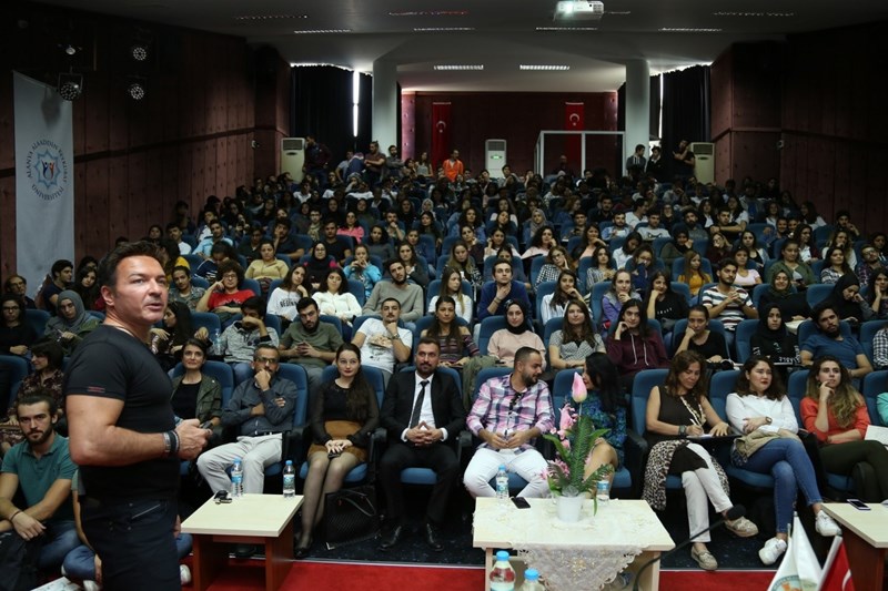 CNN Türk Haber Spikeri Burak Törün, Alanya Alaaddin Keykubat Üniversitesi’nde (ALKÜ) öğrencilerle buluştu.