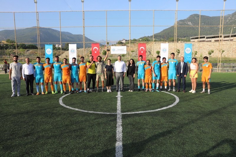 ÖĞRENCİ KULÜPLERİ FUTBOL TURNUVASI SONA ERDİ