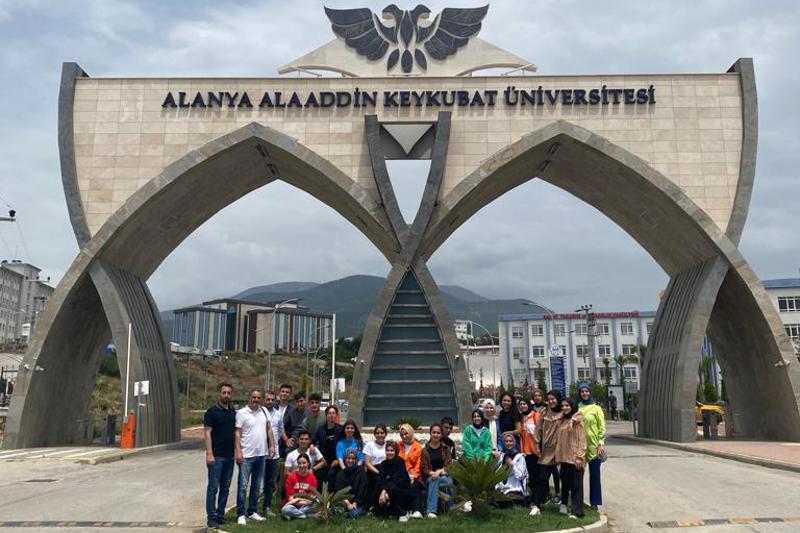 Karaman İli Sarıveliler İlçesi Yunus Emre Çok Programlı Anadolu Lisesi Öğrencilerinden Üniversitemize Ziyaret